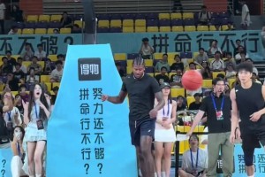 确实差距太大！杰伦·格林突破直接隔扣陈泽文，后者只能望球兴叹